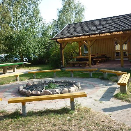 Gruppenbungalow-Waldhaus-Am Ferienpark Миров Екстериор снимка