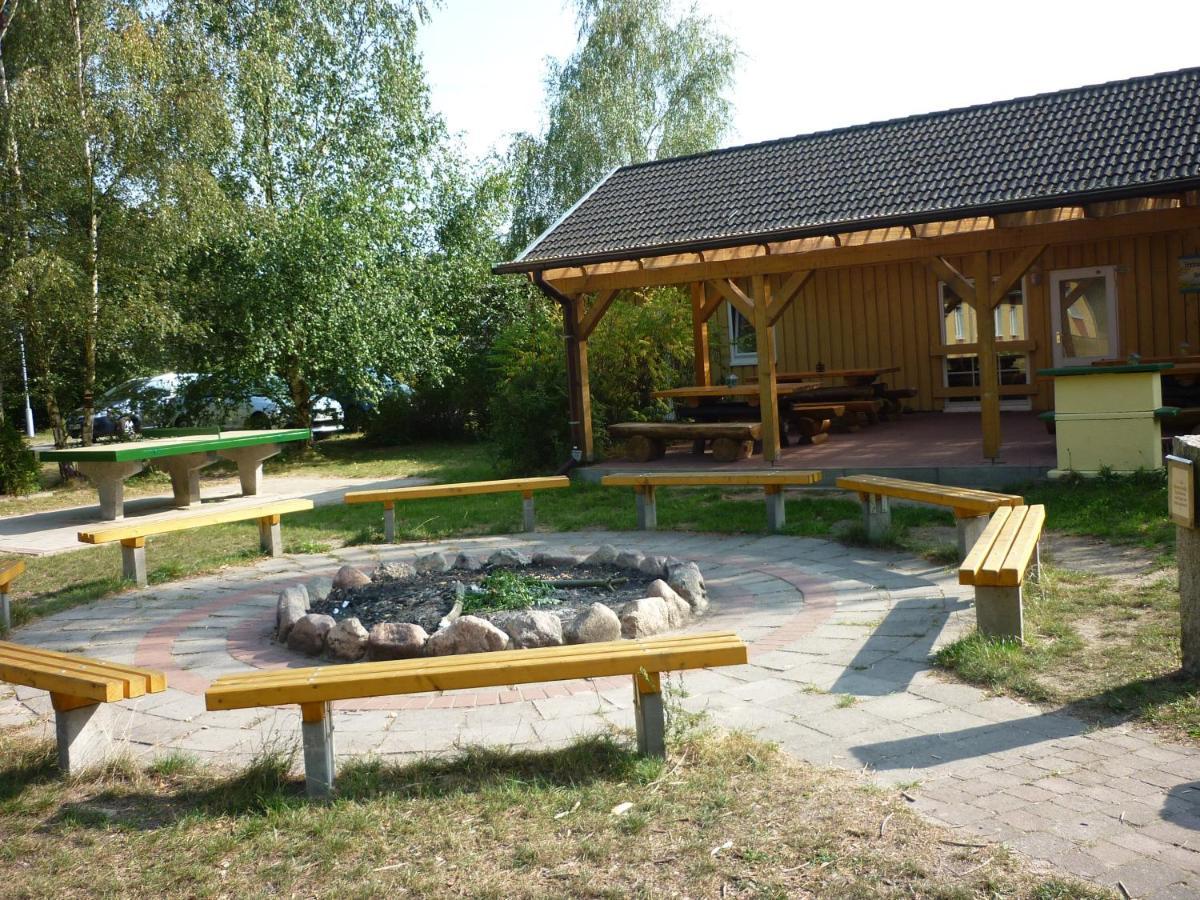 Gruppenbungalow-Waldhaus-Am Ferienpark Миров Екстериор снимка