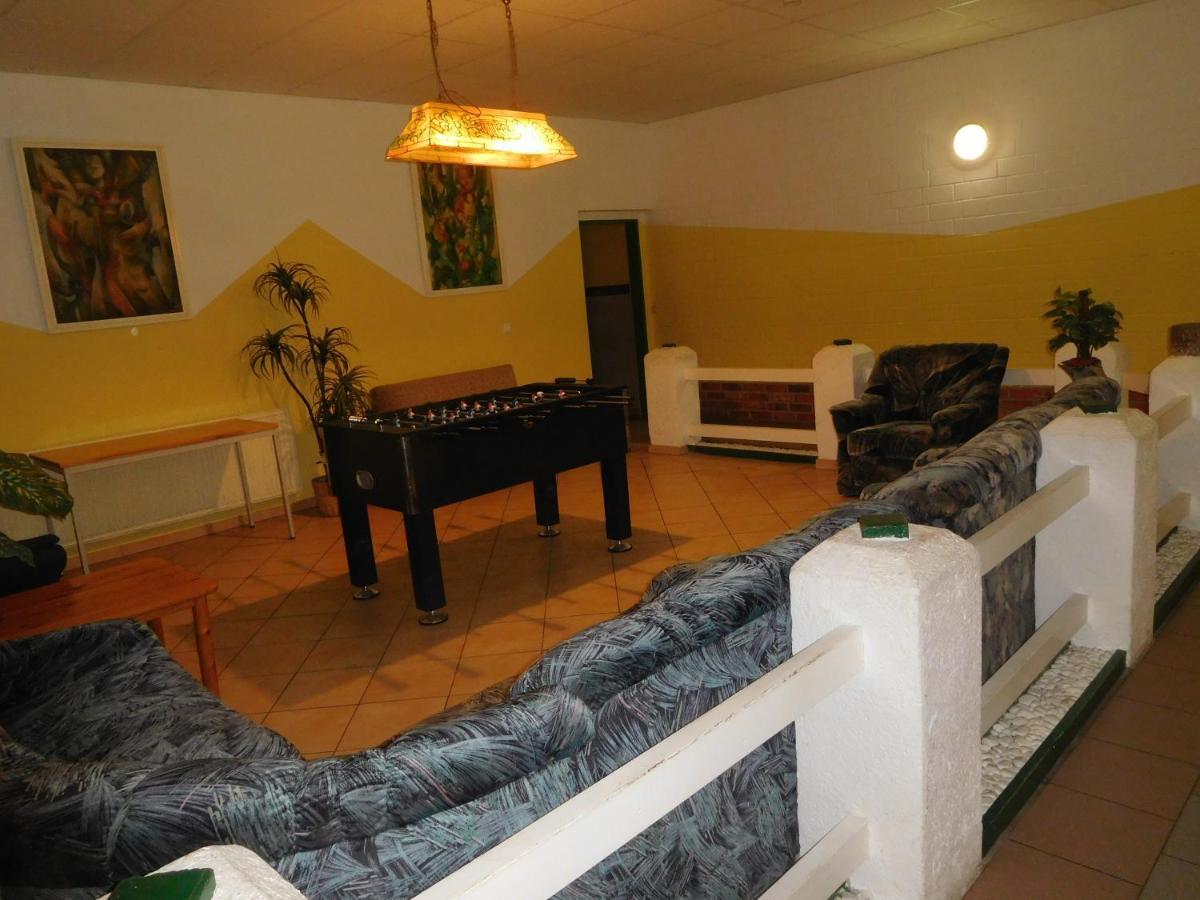 Gruppenbungalow-Waldhaus-Am Ferienpark Миров Екстериор снимка