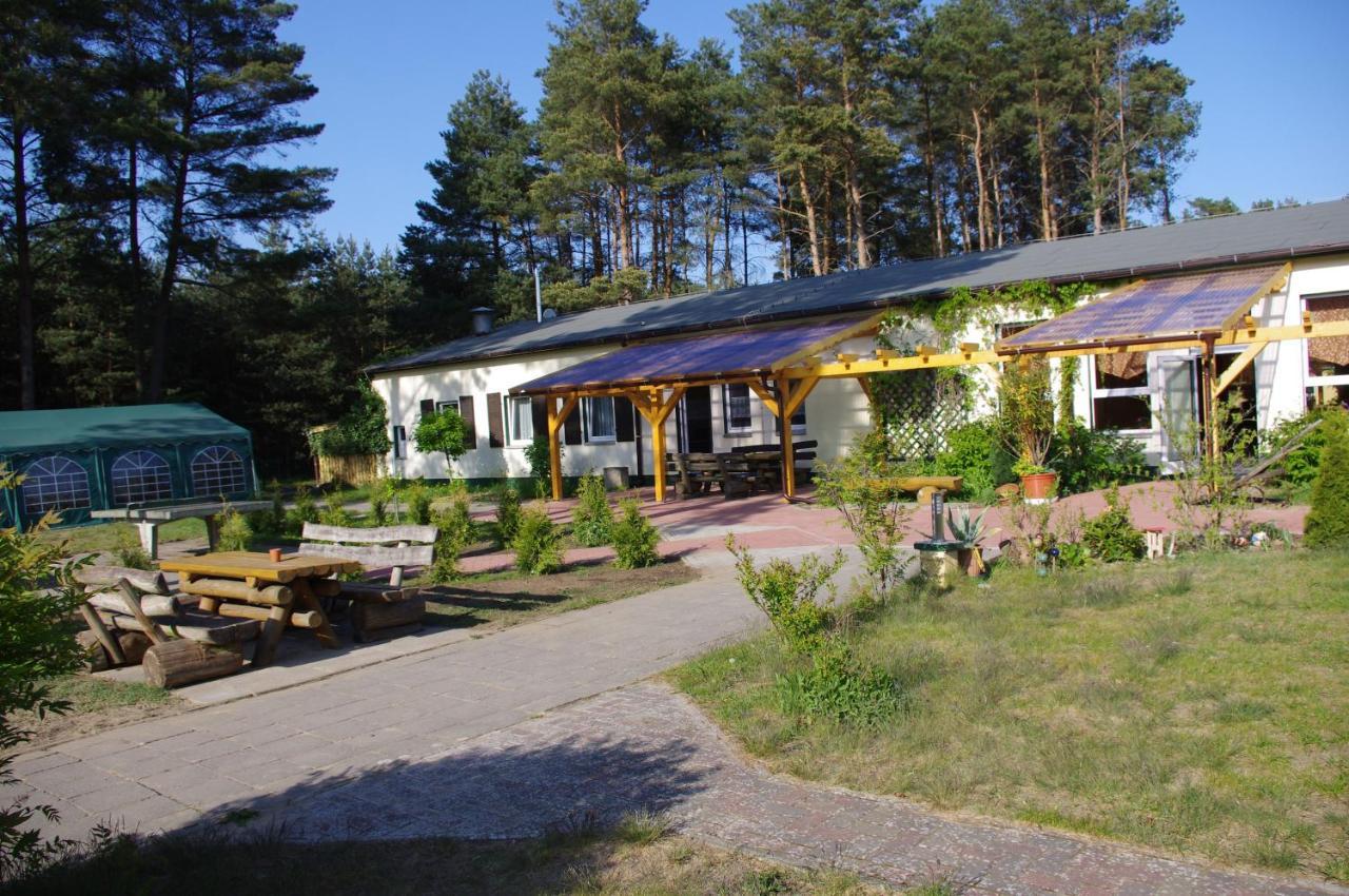 Gruppenbungalow-Waldhaus-Am Ferienpark Миров Екстериор снимка