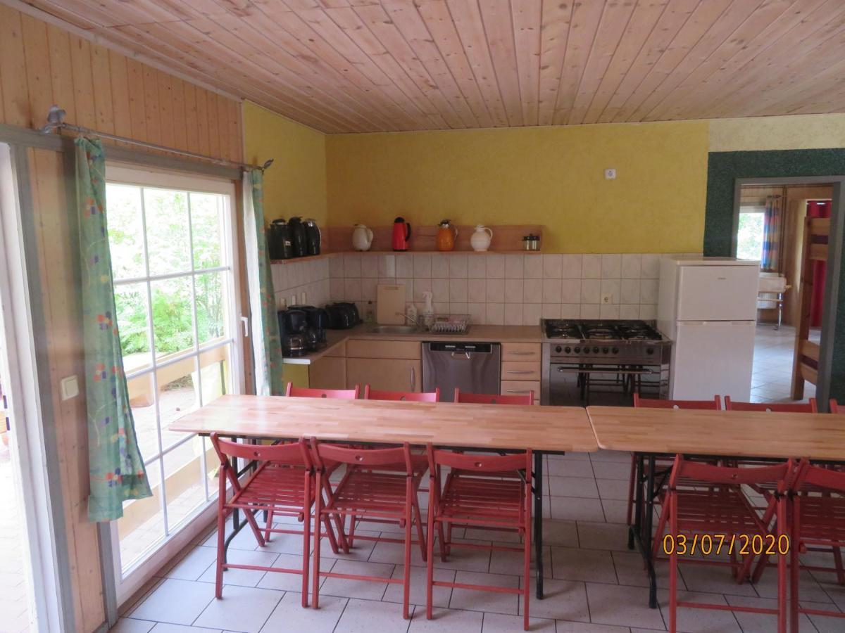 Gruppenbungalow-Waldhaus-Am Ferienpark Миров Екстериор снимка
