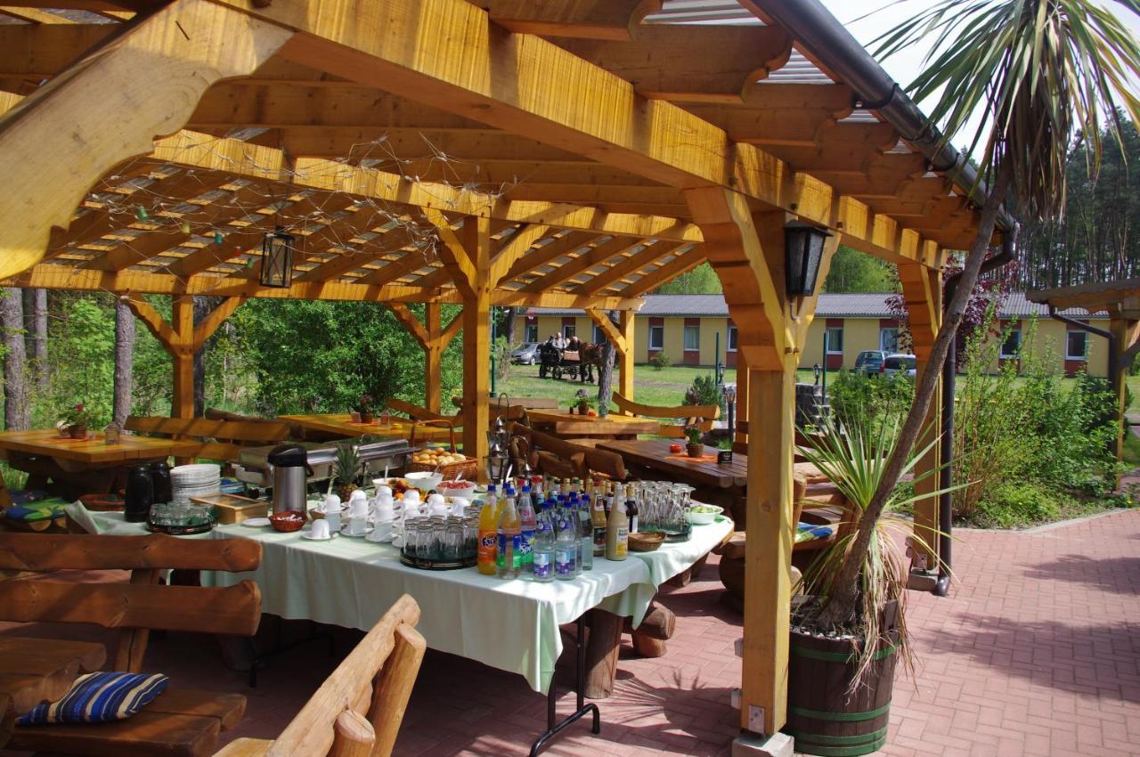 Gruppenbungalow-Waldhaus-Am Ferienpark Миров Екстериор снимка