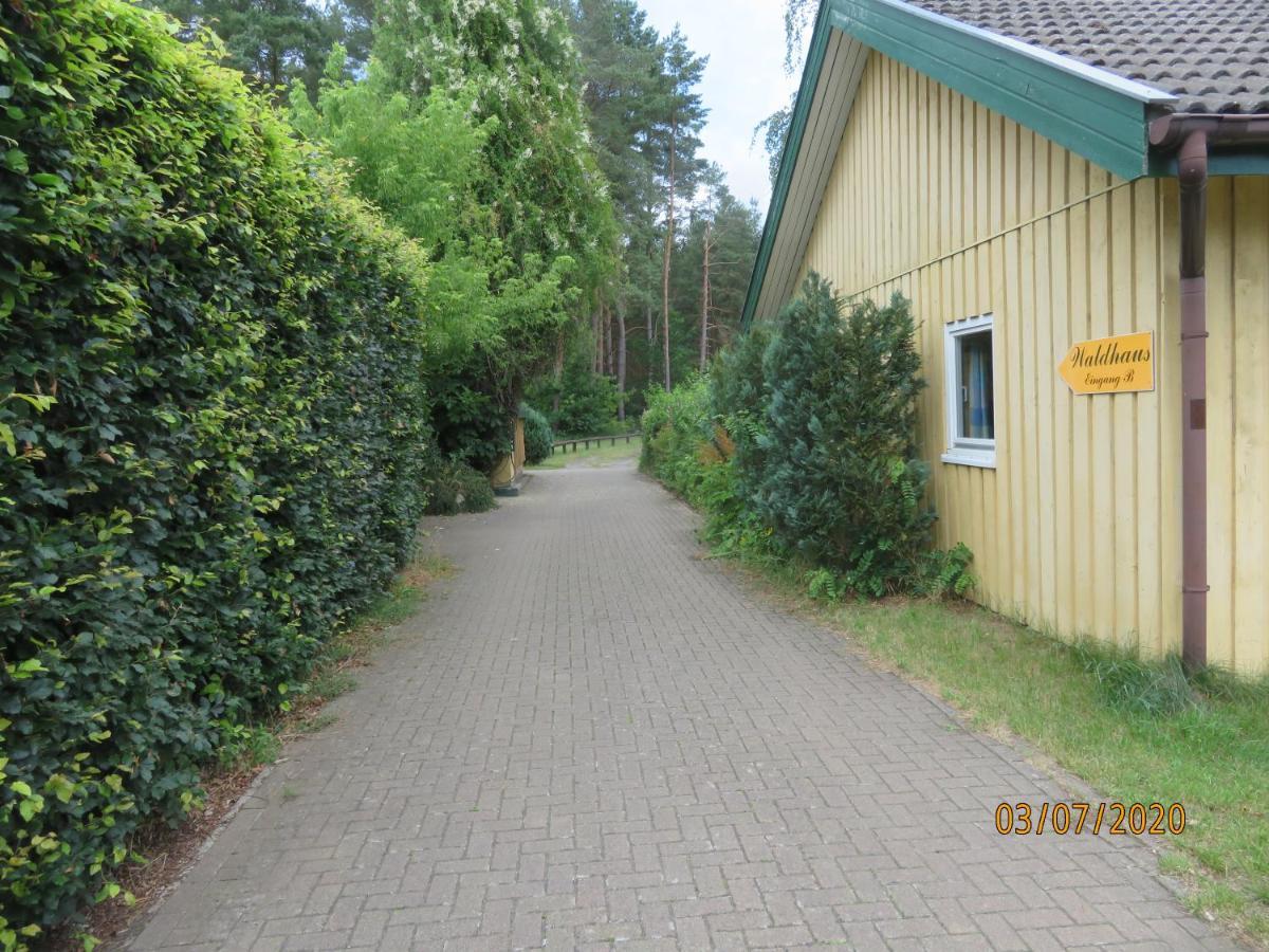Gruppenbungalow-Waldhaus-Am Ferienpark Миров Екстериор снимка